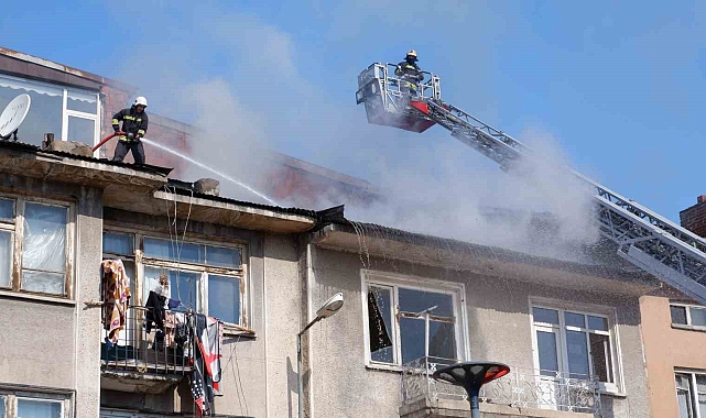 Çatı yangını korkuttu