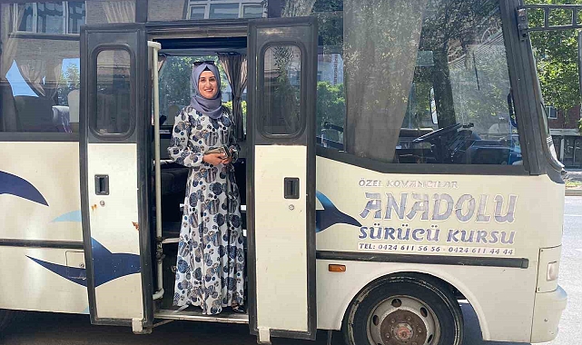Çocukluk hayalini gerçekleştirdi, ilçede tek 'D sınıfı' ehliyetli kadın oldu