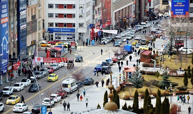 Erzurum Temmuz'u da lider kapattı