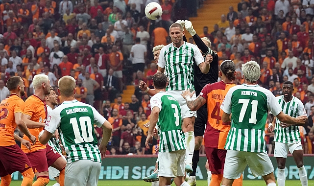 Galatasaray evinde turladı