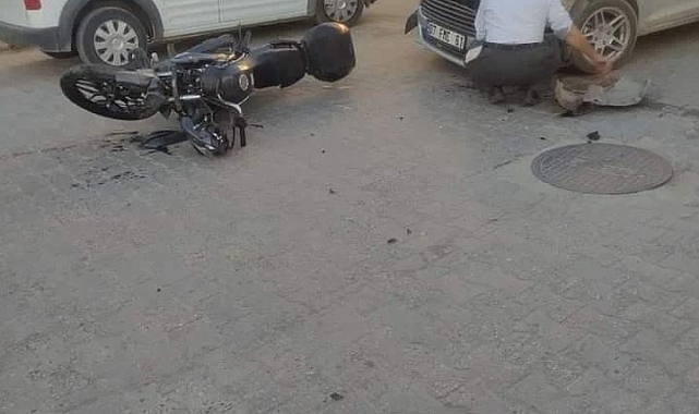Hafif ticari araç ile motosiklet çarpıştı :1 yaralı