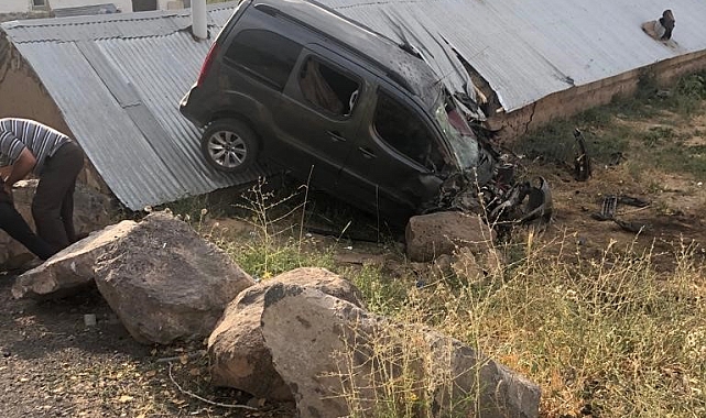 Hafif ticari araç şarampole yuvarlandı: 9 yaralı