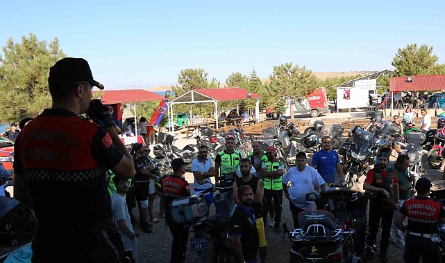 Jandarmadan motosiklet sürücülerine seminer