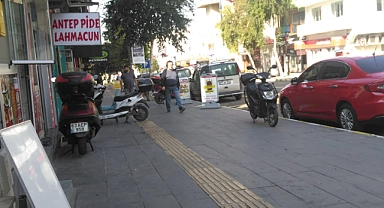 Kaldırımlar motosiklet istilasında