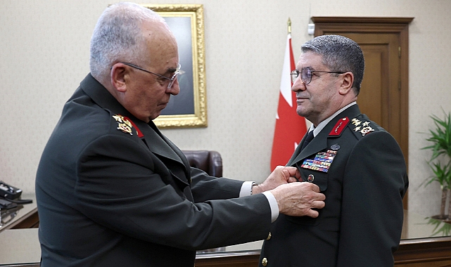 Kara Kuvvetleri Komutanlığında devir-teslim töreni