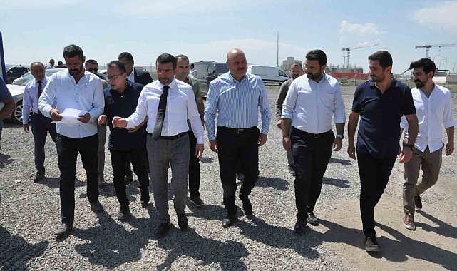 Kars Bölge Hastanesi'nde çalışmalar sürüyor