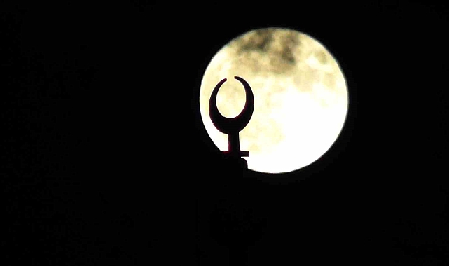 Kars'ta dolunay böyle görüntülendi