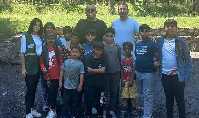 Yeşilay gönüllüleri çocuklarla piknik yaptı