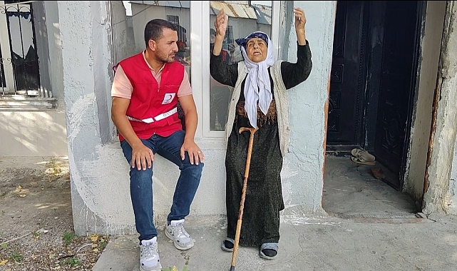 Kızılay ihtiyaç sahibi ailelere un dağıttı