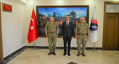 Komutanlardan Vali Çiçek'e ziyaret