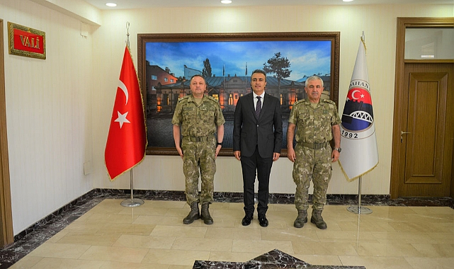 Komutanlardan Vali Çiçek'e ziyaret