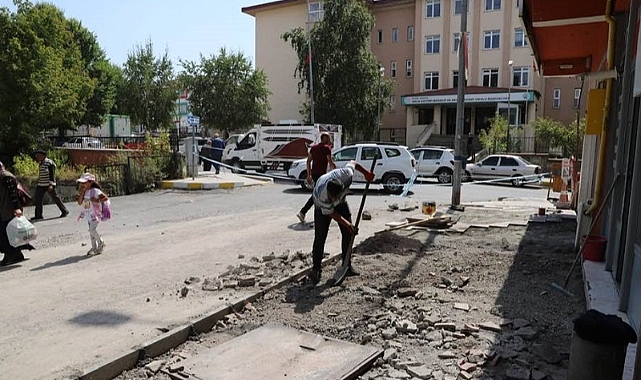 Kongre caddesindeki kaldırımlar yenileniyor