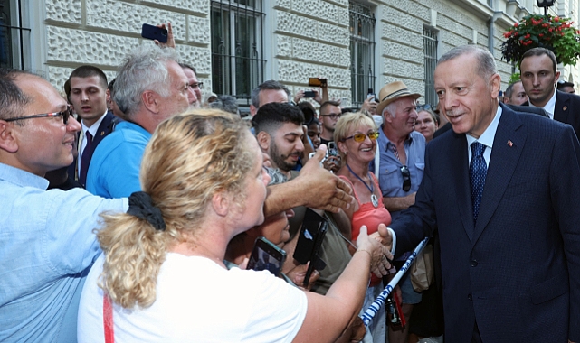 Macaristan'da Cumhurbaşkanı Erdoğan'a sevgi gösterisi
