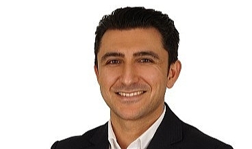 QUA Granite, Ahşabın Sıcak Dokusunu Granitin Sağlamlığıyla Buluşturuyor