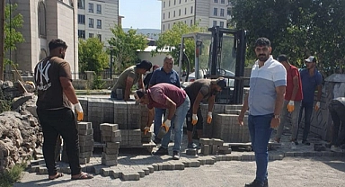 Sokaklar yeni parke taşıyla döşeniyor
