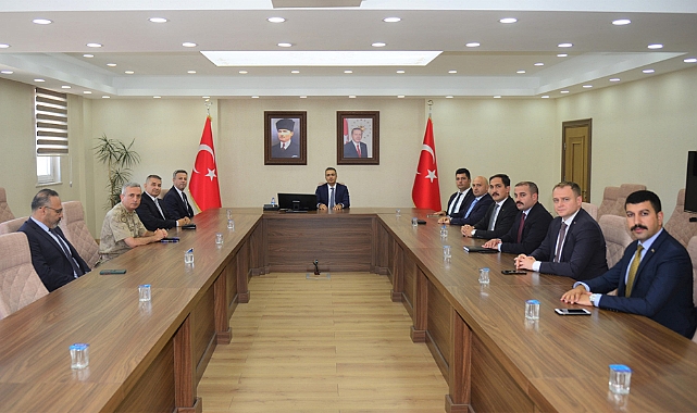 Vali Çiçek ilk toplantısını gerçekleştirdi
