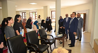 Vali Çiçek, öğrencilerle bir araya geldi