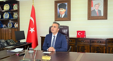 VALİ HAYRETTİN ÇİÇEK, KENDİSİNDEN EMİN VE RAHAT!