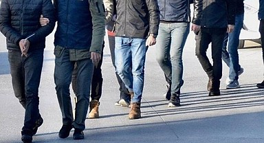 Aranan 4 zanlı sınır kapısında yakalandı