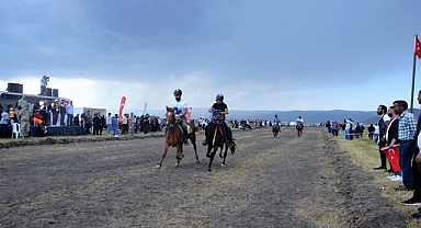 Ardahan'da 9. Rahvan at yarışları düzenlendi