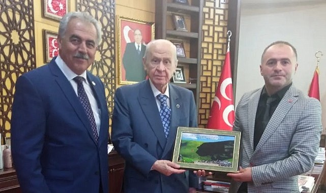 Bahçeli’ye ATA’nın silüeti hediye edildi