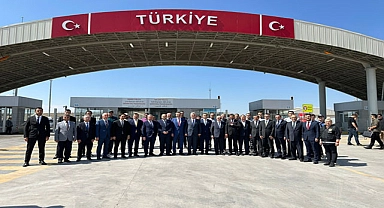 Bakan Bolat, sınır kapısında incelemelerde bulundu