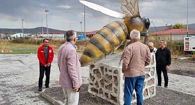 Bakanlık yetkilileri Arı konağını gezdi