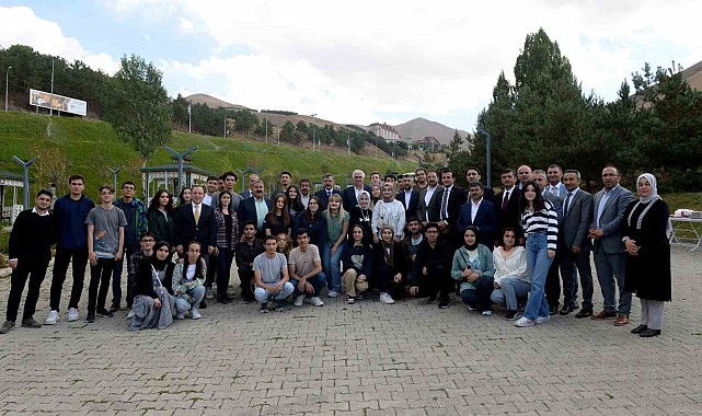 Başarılı öğrencilerle piknikte buluştular
