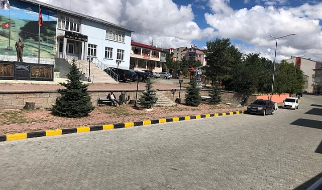 Başkan Önal, Atatürk caddesini modern görünüme kavuşturdu