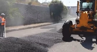 Belediye ekipleri sıcak asfalt döktü