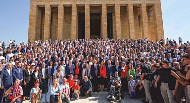 CHP’liler ATA’nın huzuruna çıktı