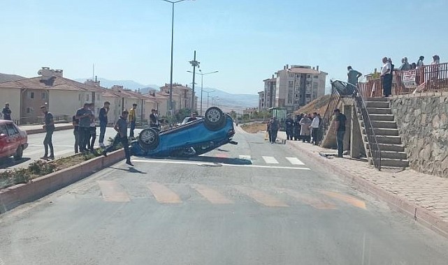 El frenini çekmeyi unuttu, geri geri giden araç takla attı