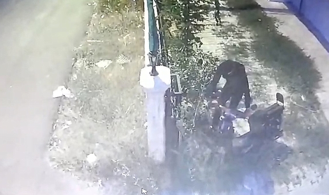 Elektrikli motosikletin çalınma anı kamerada