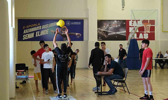Erzincan'da güreş seçmeleri yapıldı