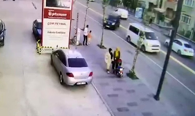 Feci kaza: Kadınlar bebek arabasıyla havaya savruldu