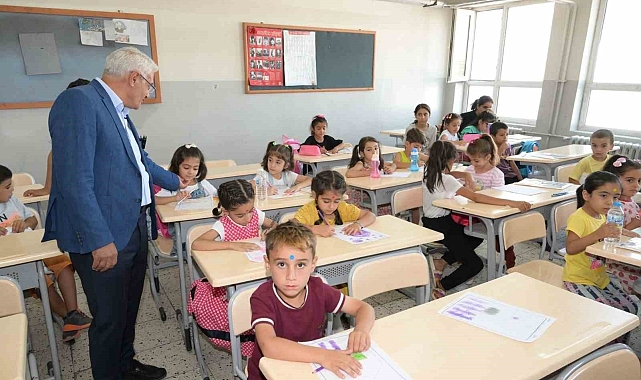 Güder, öğrencileri sevindirdi