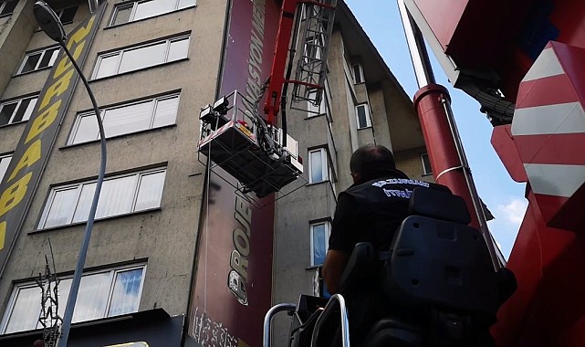 İtfaiyeden tabela operasyonu, faciadan dönüldü