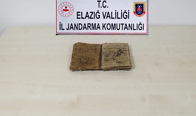 Jandarma alıcı kılığına girdi, Roma döneminden kalma kitap ele geçirildi