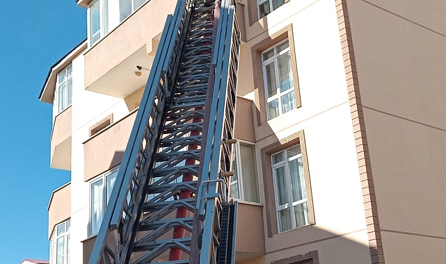 Kars'ta asansör boşluğunda çıkan yangın söndürüldü