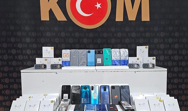 Kars'ta kaçak cep telefonu operasyonu