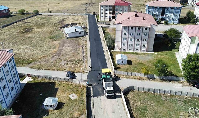 Kars'ta yol yapım çalışmaları devam ediyor