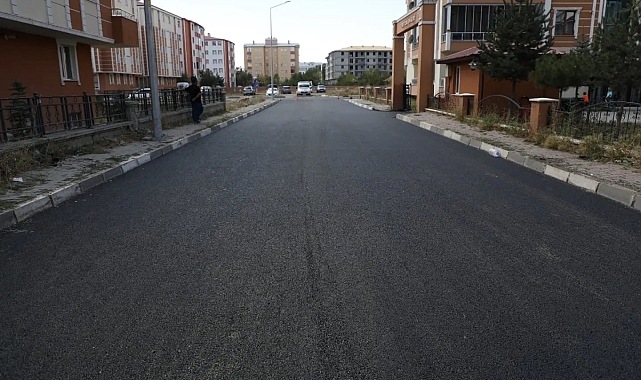 Kars'ta yollar sıcak asfalt oluyor