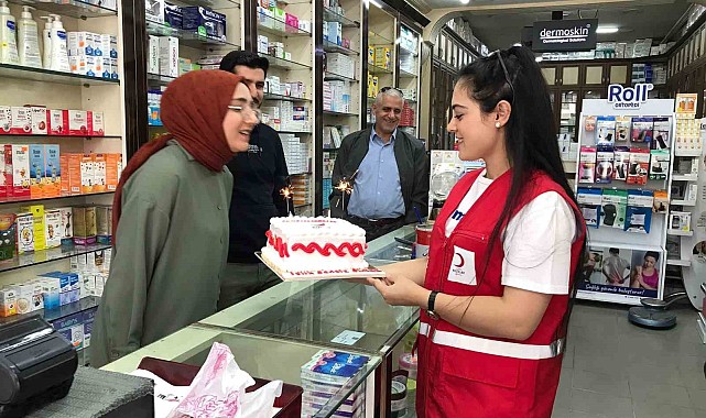 Kızılay'dan Eczacılar Günü sürprizi