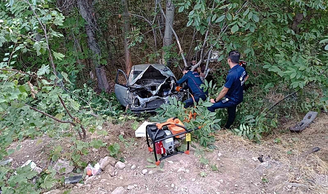 Kontrolden çıkan otomobil şarampole devrildi: 2 yaralı
