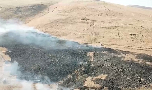 Korkutan yangın: Alevler büyük bir alana yayıldı