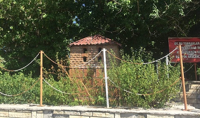 Levent Pehlivan, Yanık cami anıtını ziyaret etti