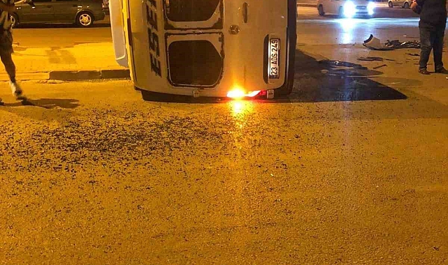 Minibüs ile otomobil çarpıştı: 1 yaralı