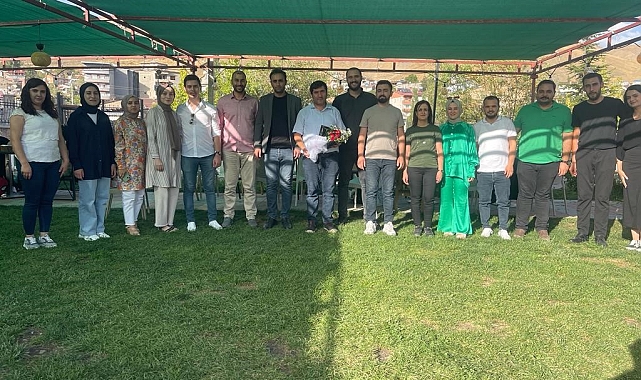 Okul Müdürü Karaman sevgi koridoru ile uğurlandı