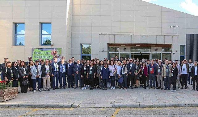Türkiye 1. Gıda Mikrobiyolojisi Kongresi Atatürk Üniversitesi'nde devam ediyor