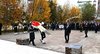 29 Ekim kutlamaları çelenk sunma töreni ile başladı